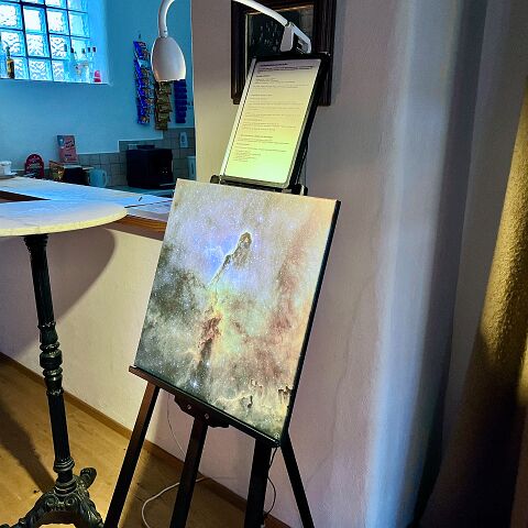 IMG_0666 In meinem Heimatort Füllersdorf ist als wechselnde Dauerausstellung nun alle zwei Wochen ein anderes Bild von meinen Astroaufnahmen im Dorfhaus zu sehen. Ich...