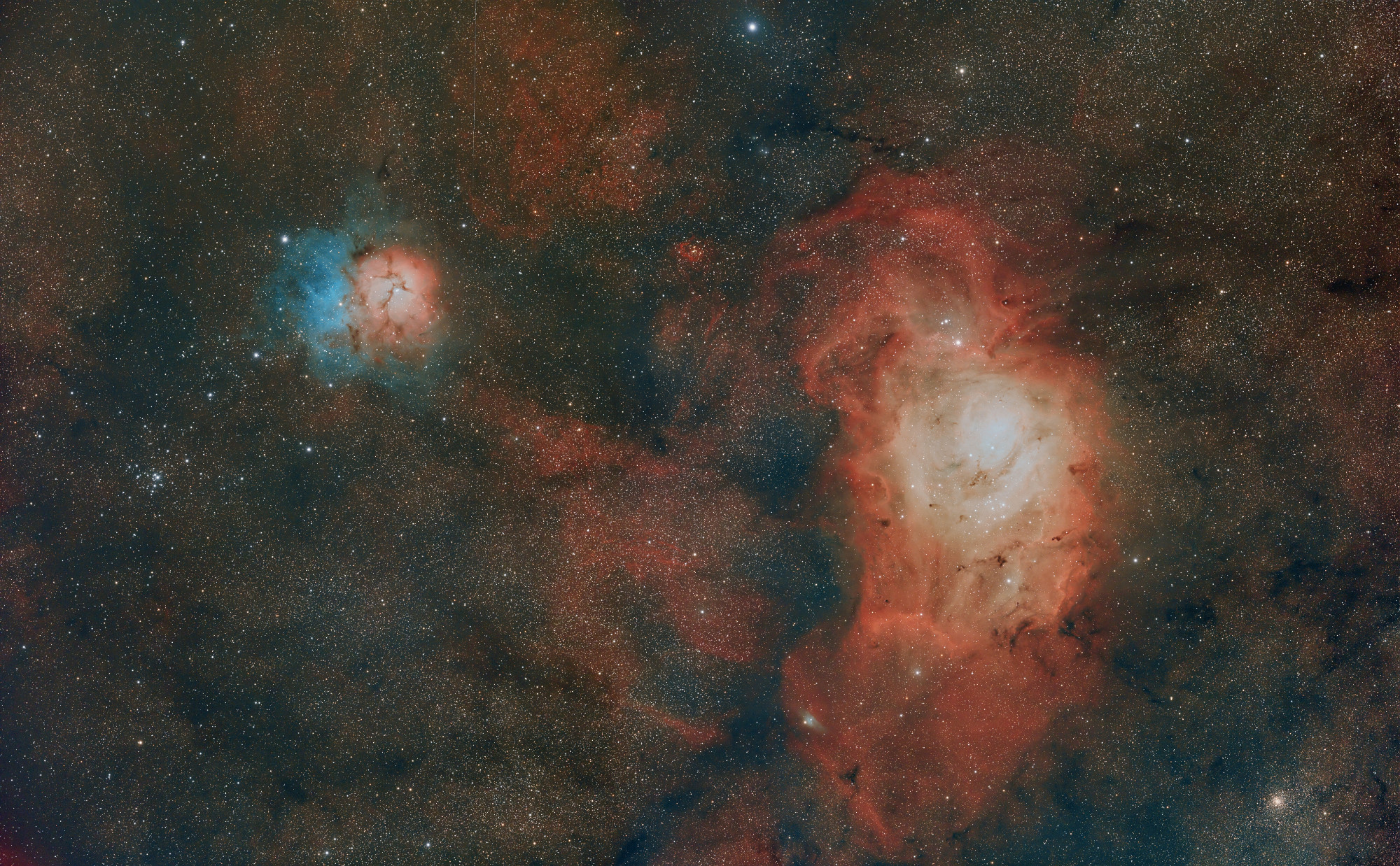 lagoon-trifid_iTelescope 4-teilige Mosaikaufnahme der Region Lagoon-Nebel und Trifidnebel per Remote-Sternwarte i-Telescope.