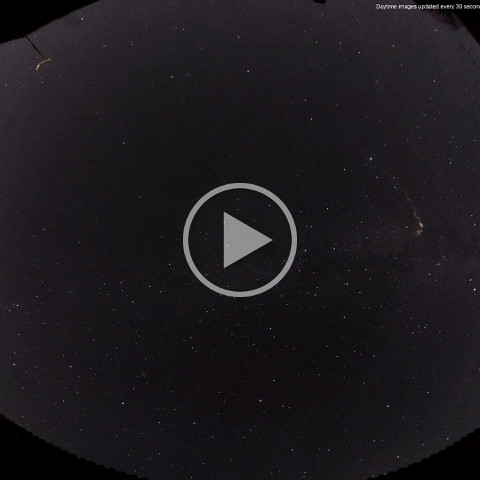 01_11_24_4k_nosound Am 1. November 24 um 19:00 Uhr ist etwas in die Atmosphäre eingetreten, das 35 Minuten lang für eine deutlich sichtbare Rauchwolke am Himmel gesorgt hat. Das...