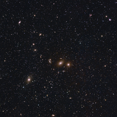 M-Kette Die Markarjansche Kette und zahlreiche weitere Galaxien. Eine Ansammlung von Galaxien im Virgo Haufen, oft fotografiert, immer wieder faszinierend. Samyang...