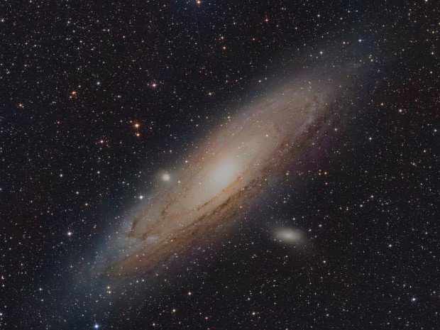 Messier 31, Andromeda Galaxie - 16-teiliges LRGB-Mosaik LRGB-Aufnahme der Andromeda-Galaxie als 16-teiliges Mosaik umgesetzt.