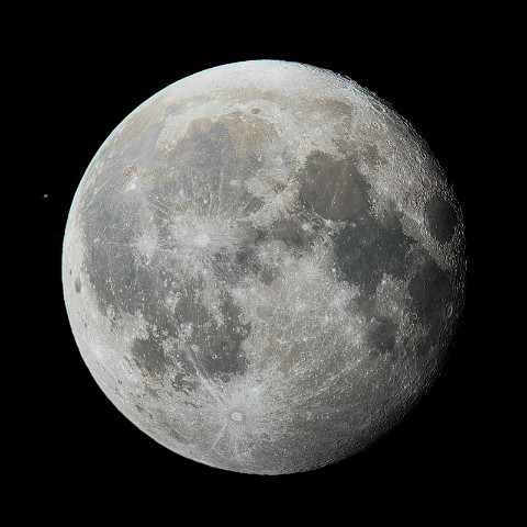ms Saturn nähert sich seiner Bedeckung durch den Mond. Die Bedeckung selbst konnte ich aus zwei Gründen dann nicht mehr aufnehmen: einerseits Wolken, andererseits...