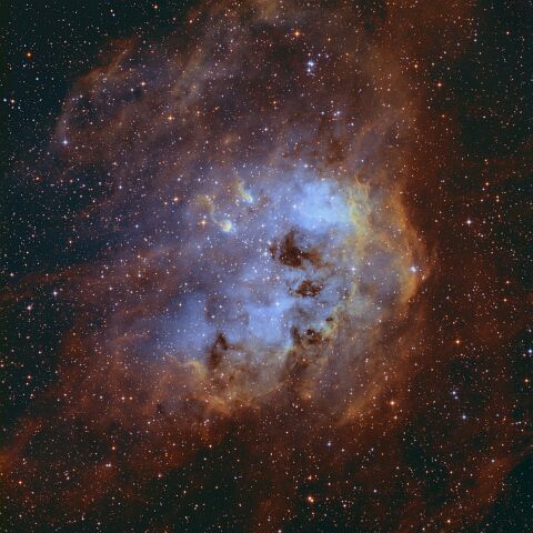 tadpole_last SH2-236 mit dem offenen Sternhaufen IC 1893. In dem kombinierten Bild wurden die Emissionslinien neu zugeordnet: | Emissionslinie | Tatsächliche Farbe |...